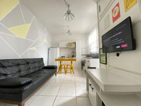 PRN18 - FLAT AO LADO DO CALÇADÃO, CLIMATIZADO, TV SMART, GARAGEM, Wi-Fi